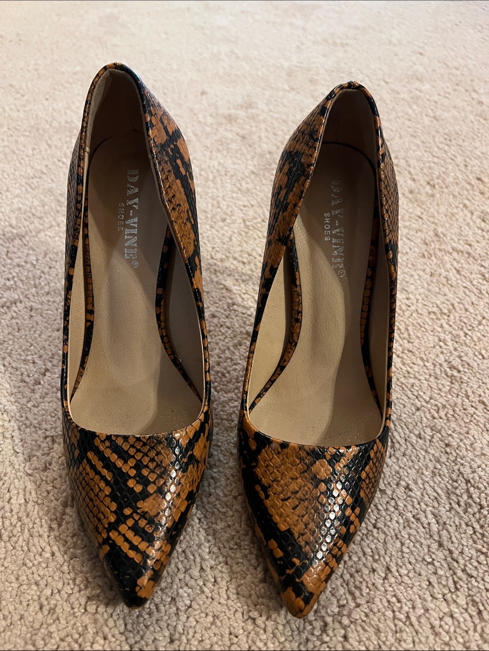 Day vine Snake-Print Pointed Toe Pumps in Brown and Black eu 37